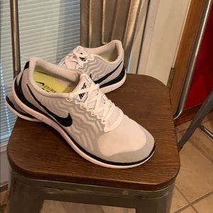 Women's NIKE (Barefoot Ride) Size:10